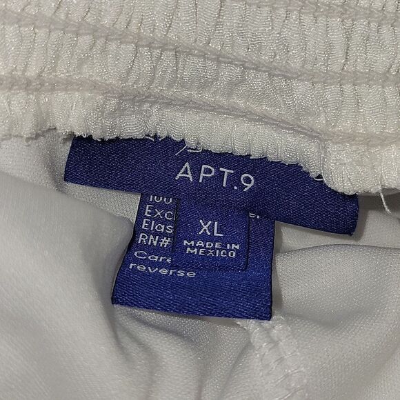 Apt 9 Women's XL White Gauze Smocked Waist Pull On Shorts Flowy Boho NWT - Picture 3 of 8